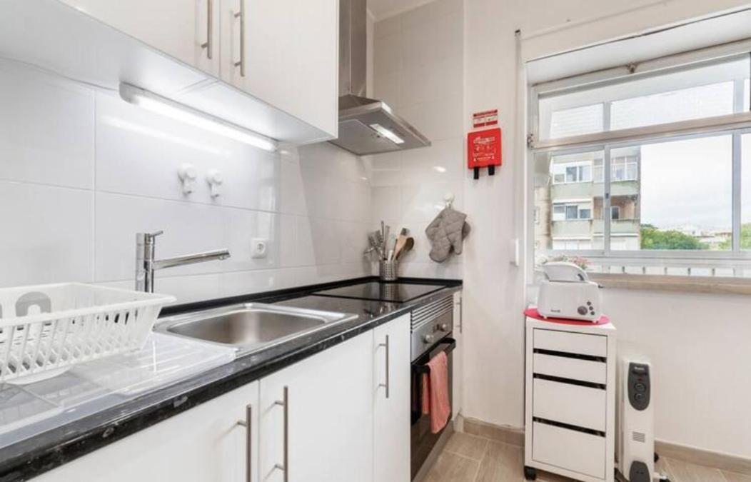 Beautiful 1 Bedroom Apartment Near Benfica Lisboa Eksteriør billede