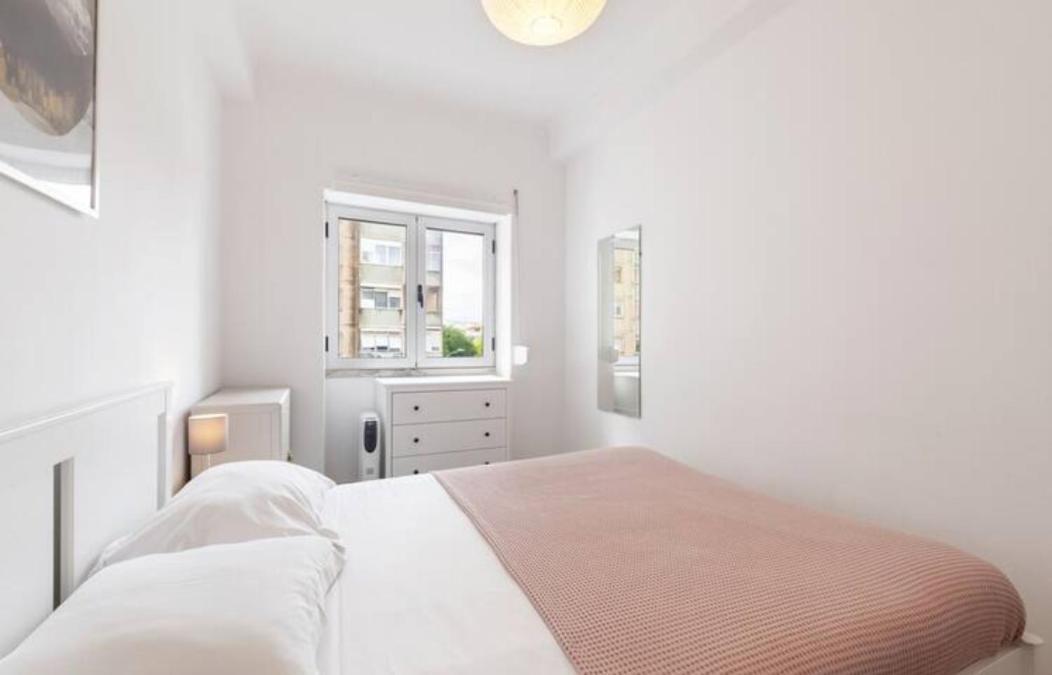 Beautiful 1 Bedroom Apartment Near Benfica Lisboa Eksteriør billede